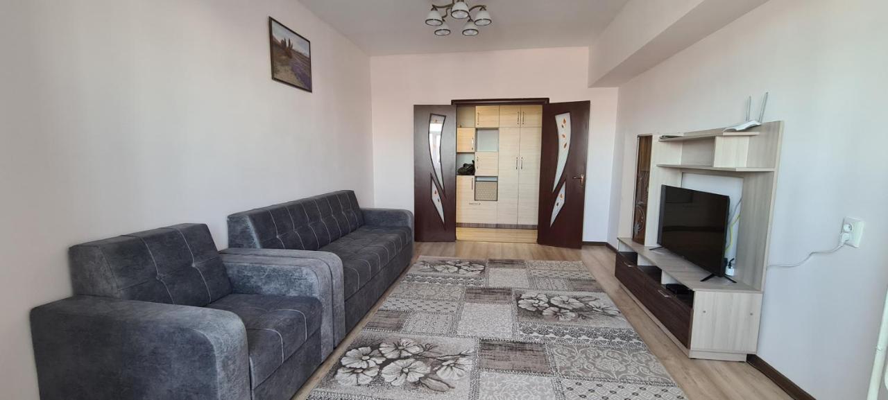 Flat In Central Бишкек Екстериор снимка