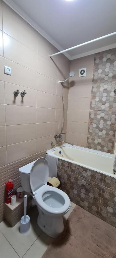 Flat In Central Бишкек Екстериор снимка
