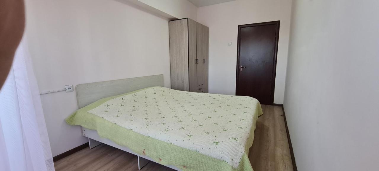 Flat In Central Бишкек Екстериор снимка