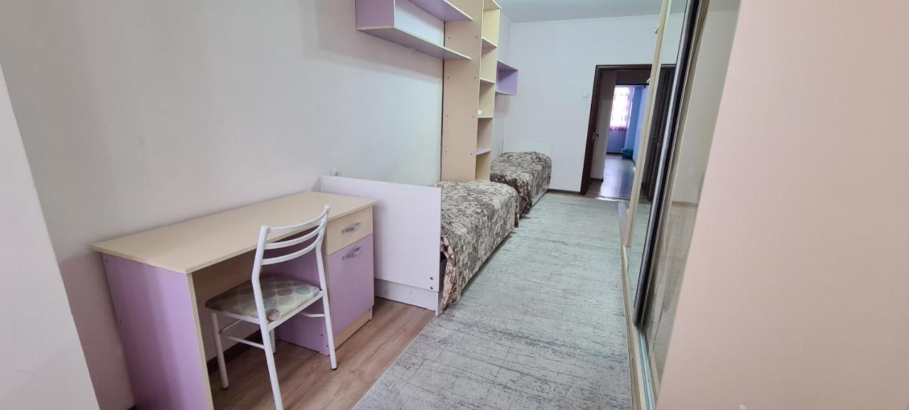 Flat In Central Бишкек Екстериор снимка